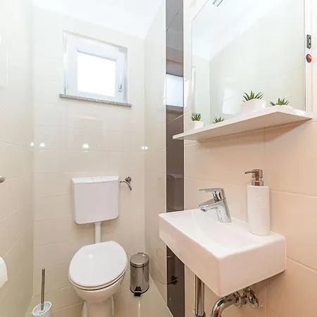 Holiday home House Mirrors