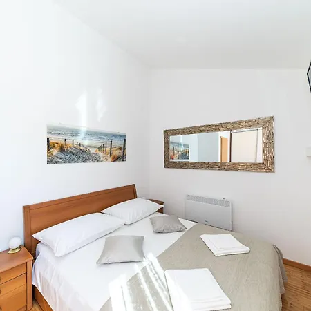 Holiday home House Mirrors *