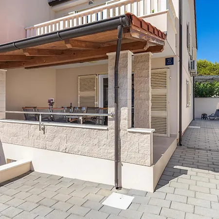 Semesterbostad House Mirrors *