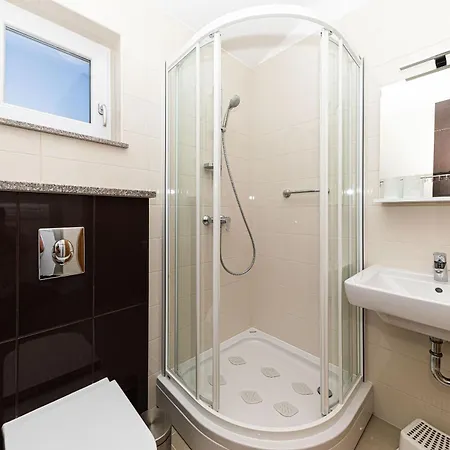 Tatil Evi House Mirrors Ražanj