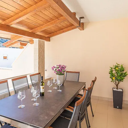 House Mirrors Semesterbostad