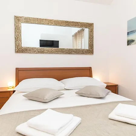 House Mirrors * Ražanj