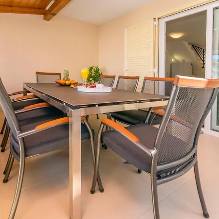 House Mirrors Semesterbostad Ražanj