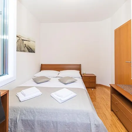 House Mirrors Semesterbostad