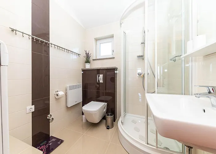 House Mirrors * Ražanj