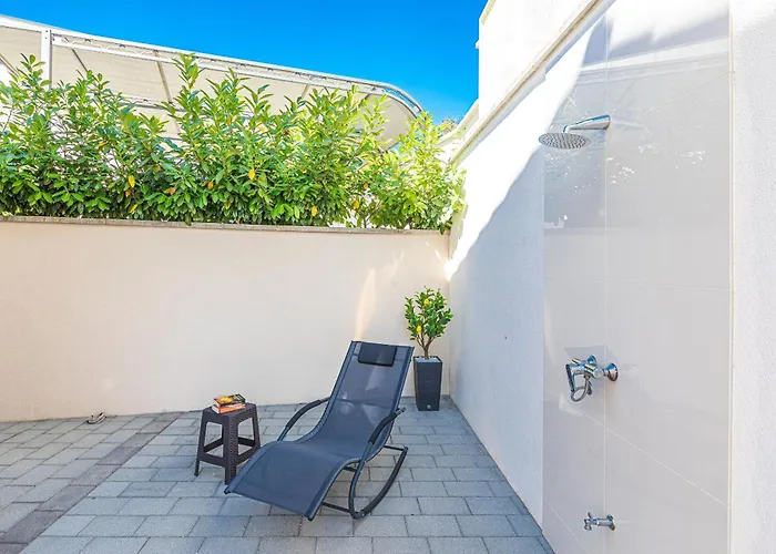 House Mirrors * Ražanj