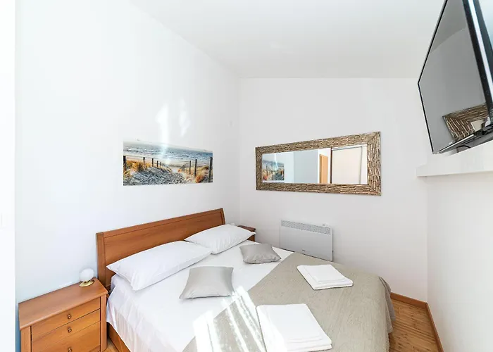 Tatil Evi House Mirrors *