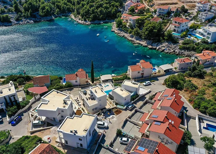 House Mirrors Ražanj