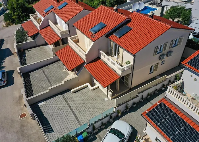 House Mirrors Ferienhaus *