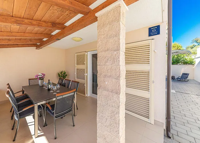 Tatil Evi House Mirrors Ražanj