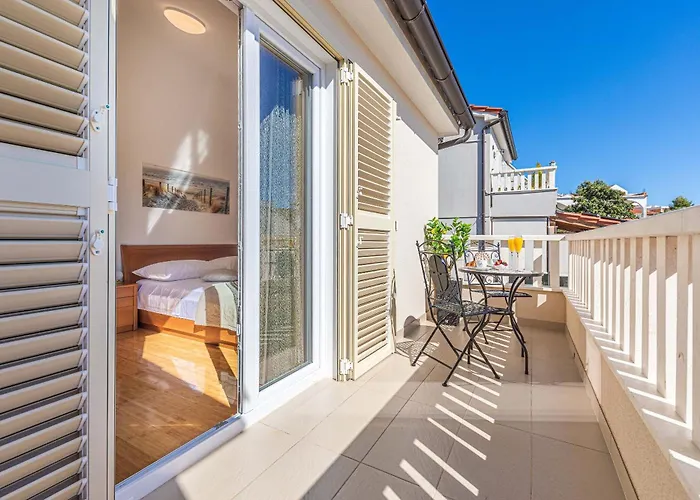 House Mirrors * Ražanj