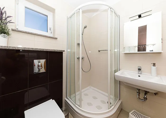 Tatil Evi House Mirrors Ražanj