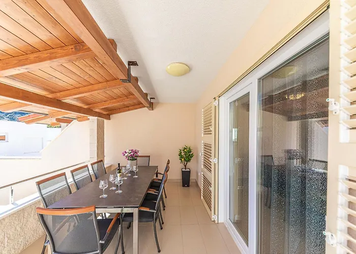 House Mirrors * Ražanj