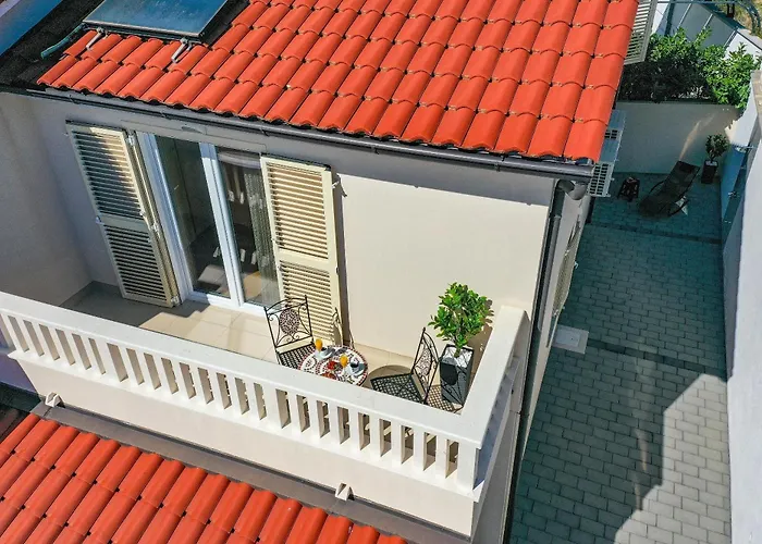 Tatil Evi House Mirrors