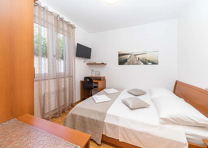 House Mirrors * Ražanj