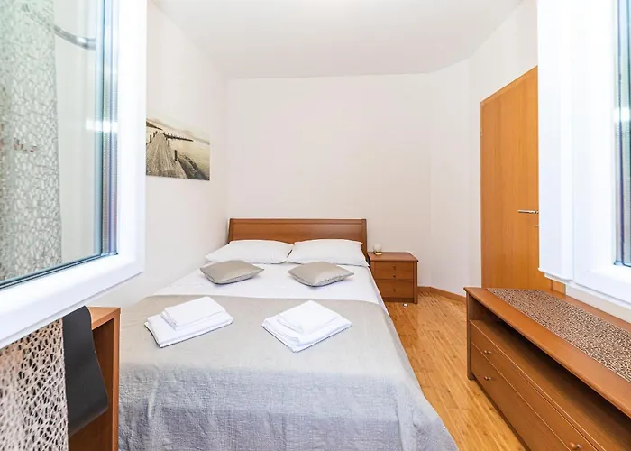 House Mirrors Tatil Evi