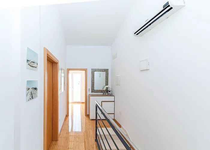 House Mirrors * Ražanj